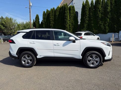 Certified 2023 Toyota RAV4 LE AWD/4WD image 10