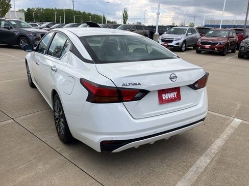 Used 2025 Nissan Altima 2.5 SV FWD image 7