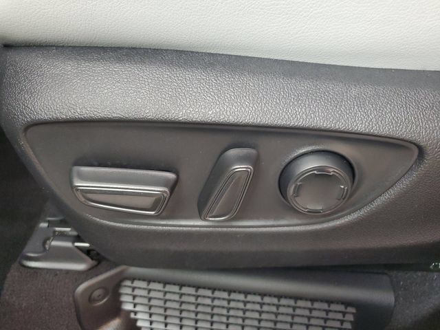 Used 2026 Toyota Sienna XLE FWD image 21