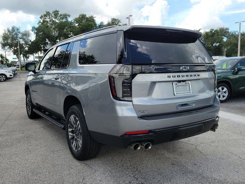 Used 2025 Chevrolet Suburban Z71 w/ Comfort Package AWD/4WD image 7