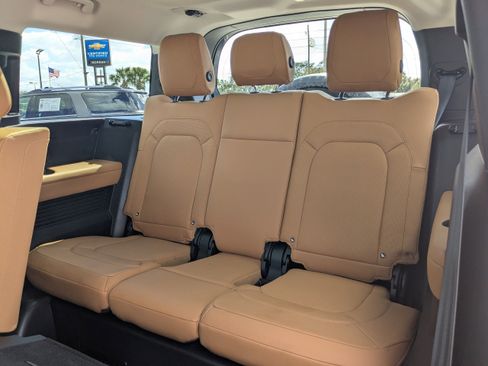 Used 2023 Land Rover Defender 130 First Edition image 15