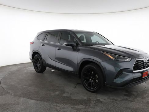 Used 2023 Toyota Highlander L FWD image 2