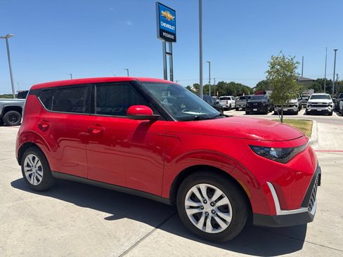 Used 2024 Kia Soul LX FWD image 6