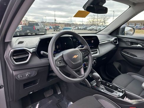 Used 2025 Chevrolet TrailBlazer LT image 11