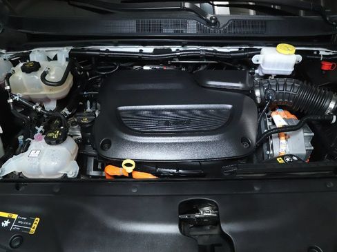 Used 2024 Chrysler Pacifica Limited FWD image 35