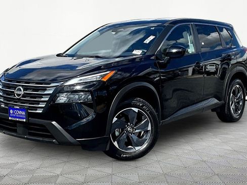 Used 2024 Nissan Rogue SV AWD/4WD image 3