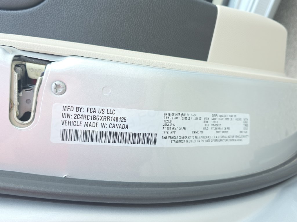 Used 2024 Chrysler Pacifica Touring-L FWD image 21