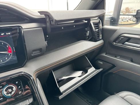 Used 2025 GMC Sierra 2500 AT4 image 40