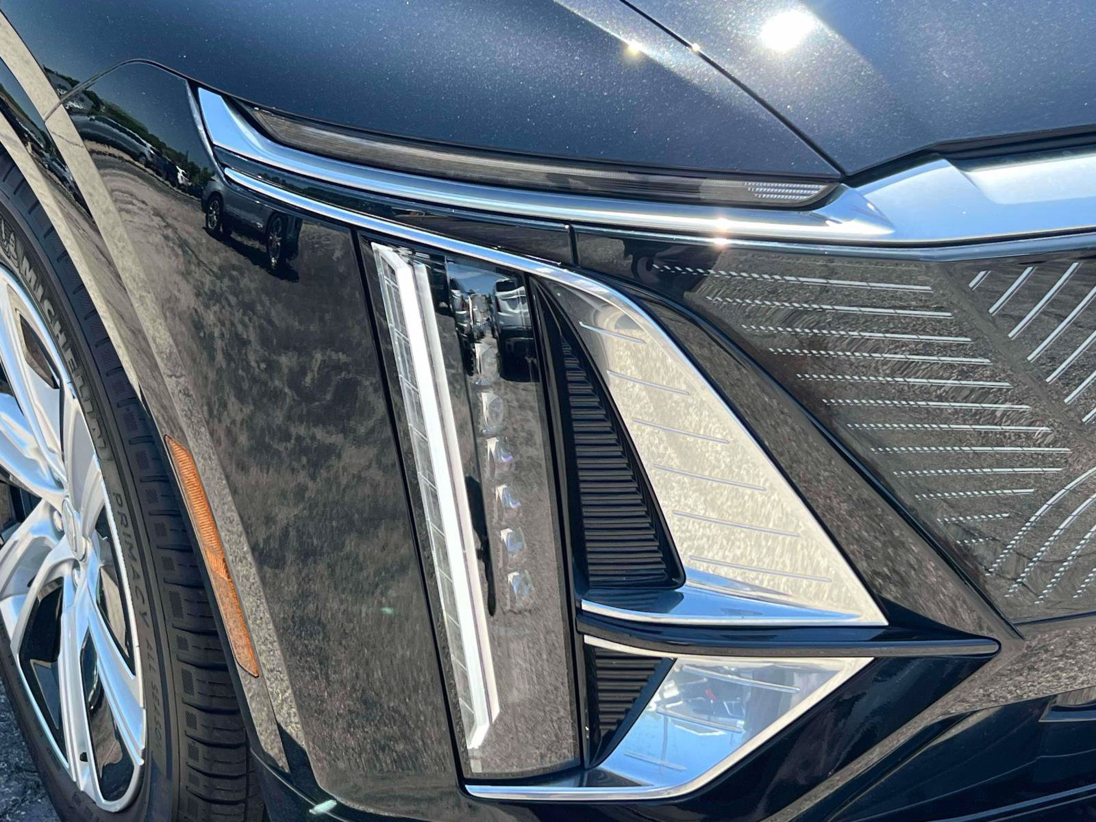 Used 2024 Cadillac Lyriq Tech AWD/4WD image 8