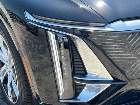 Used 2024 Cadillac Lyriq Tech AWD/4WD image 8