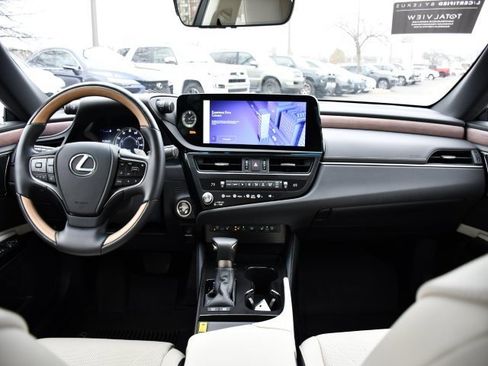 Used 2025 Lexus ES 300h Ultra Luxury image 21