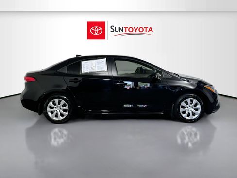 Used 2025 Toyota Corolla LE FWD image 2