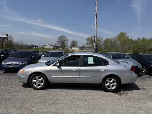Used 2003 Ford Taurus SE image 3