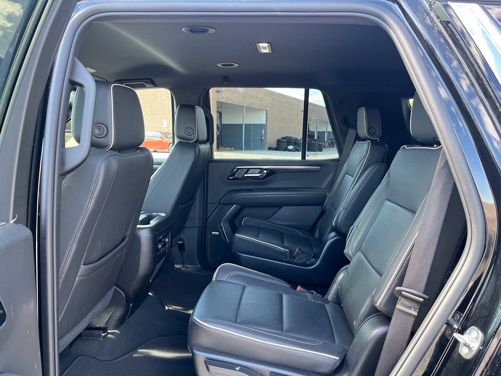 Used 2025 Chevrolet Tahoe Premier AWD/4WD image 18
