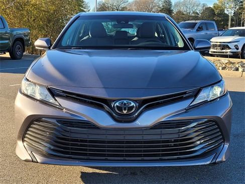 Used 2018 Toyota Camry LE image 5