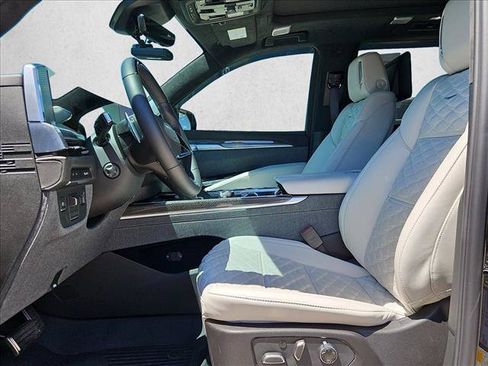 Used 2026 Cadillac Escalade V w/ LPO, ONYX Package AWD/4WD image 15