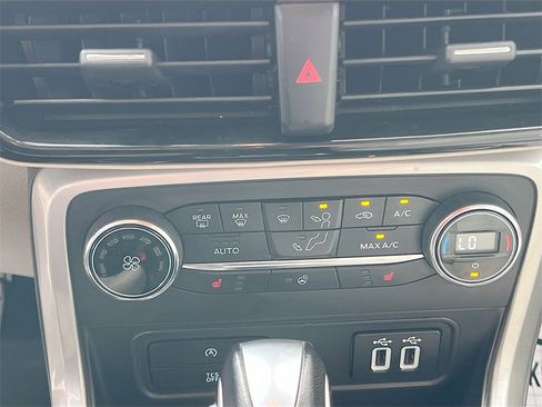 Used 2019 Ford EcoSport Titanium image 16