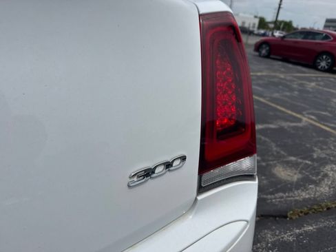 Used 2019 Chrysler 300 Touring w/ Sport Appearance Package AWD/4WD image 7