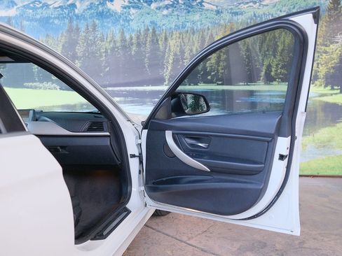 Used 2015 BMW 320i Sedan RWD image 29