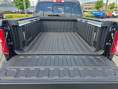 New 2026 RAM 1500 Laramie AWD/4WD image 21