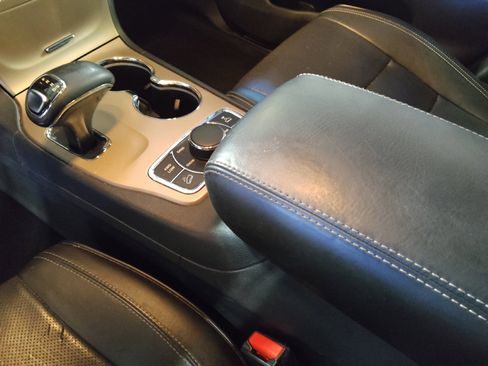 Used 2015 Jeep Grand Cherokee Overland image 26