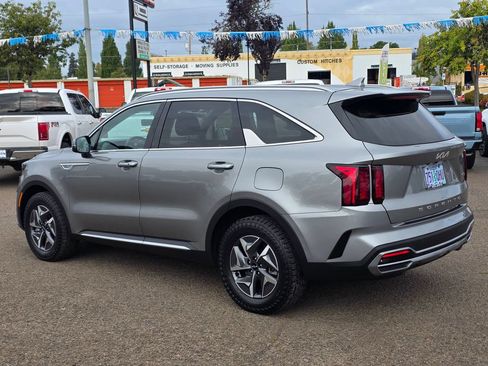 Used 2022 Kia Sorento EX FWD image 2