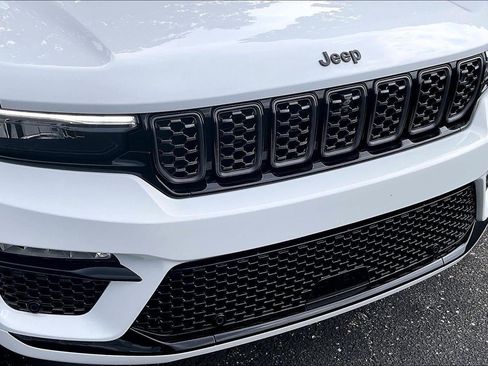 Used 2025 Jeep Grand Cherokee Summit AWD/4WD image 29