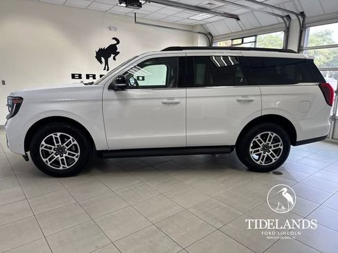 Certified 2025 Ford Expedition Active RWD image 5