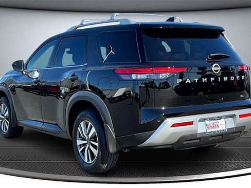 New 2025 Nissan Pathfinder SL image 3