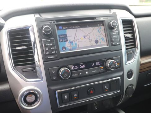 Used 2017 Nissan Titan SL RWD image 21