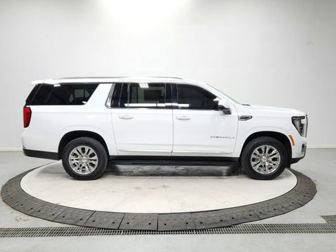 Used 2025 GMC Yukon XL Denali AWD/4WD image 8