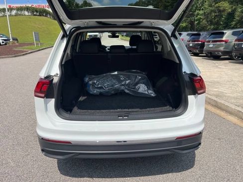 Used 2024 Volkswagen Tiguan SE AWD/4WD image 31