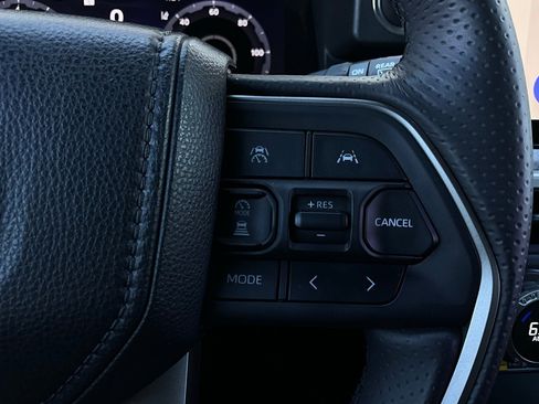 Used 2025 Toyota 4Runner Trailhunter image 45