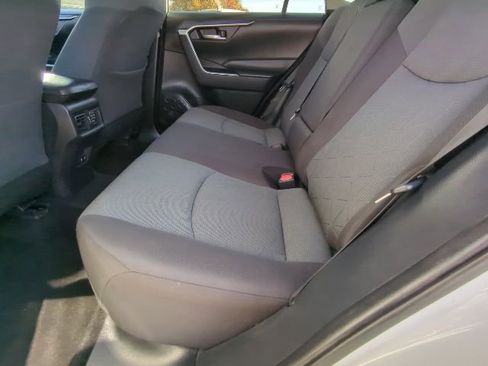 Used 2020 Toyota RAV4 XLE image 17