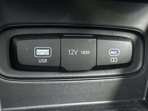 Used 2025 Hyundai Venue SEL FWD image 34
