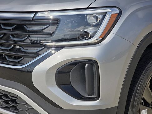 New 2026 Volkswagen Atlas Cross Sport SE FWD image 7