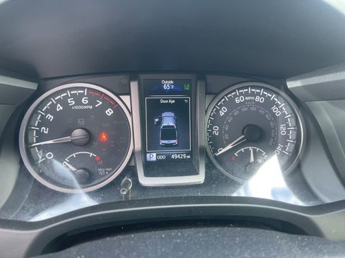 Used 2021 Toyota Tacoma TRD Off-Road w/ Technology Package image 6