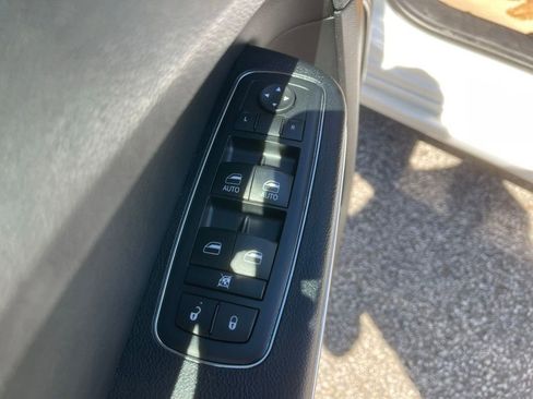 Used 2017 Chrysler 300 S AWD/4WD image 10