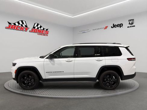 Used 2023 Jeep Grand Cherokee L Limited w/ Black Appearance Package AWD/4WD image 2