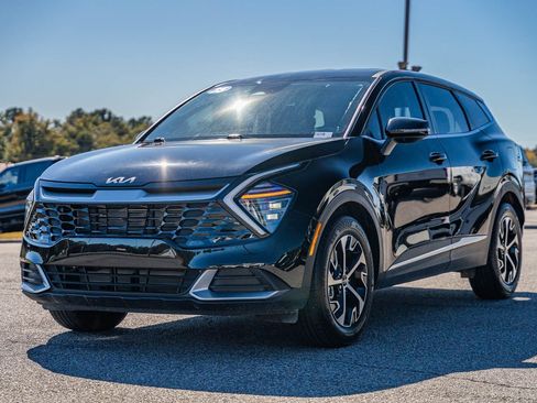 Used 2025 Kia Sportage EX image 3