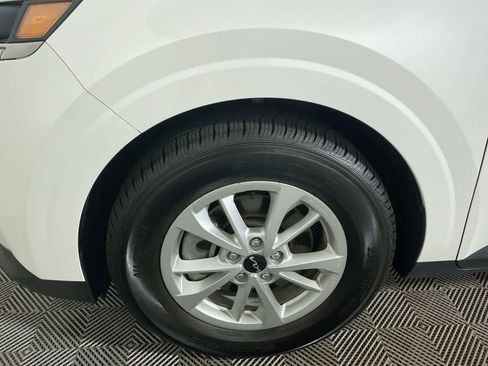 Used 2024 Kia Carnival LX image 16