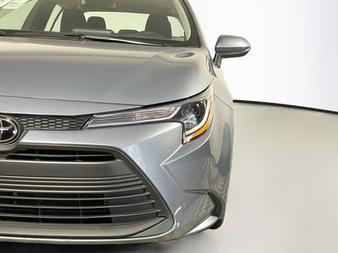 Used 2025 Toyota Corolla LE FWD image 12