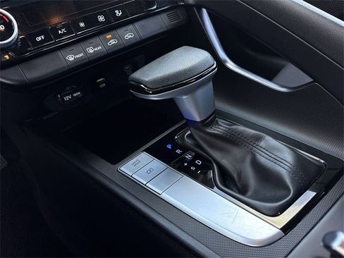 Used 2024 Hyundai Elantra SEL image 18