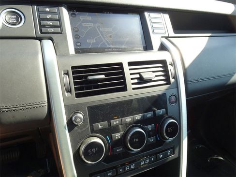 Used 2019 Land Rover Discovery Sport HSE Luxury image 18