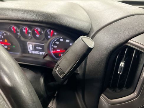 Used 2022 Chevrolet Silverado 2500 Custom w/ Custom Convenience Package AWD/4WD image 17