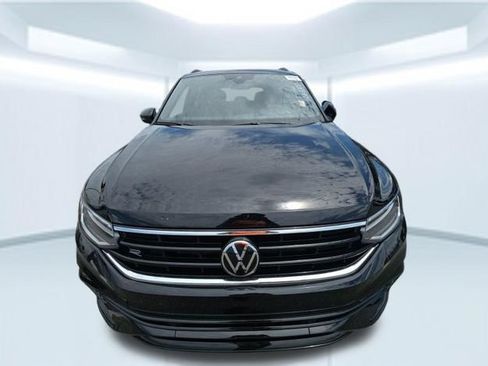 Used 2023 Volkswagen Tiguan SE R-Line FWD image 5