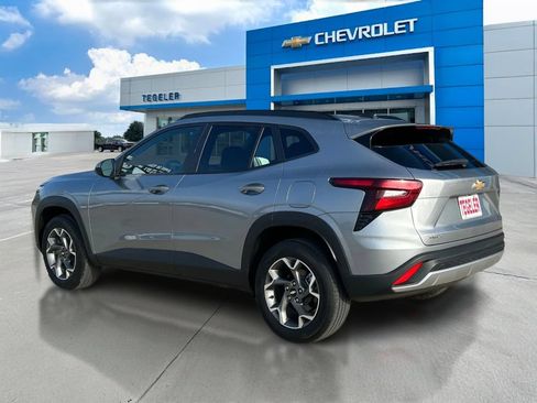 Used 2026 Chevrolet Trax LT FWD image 7