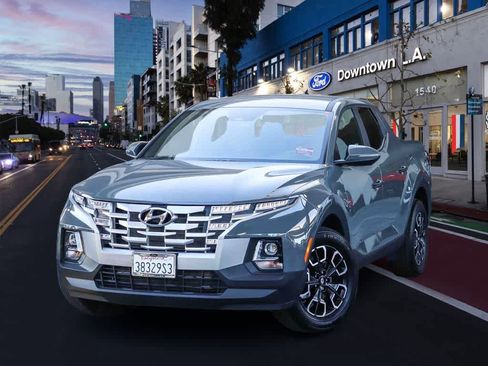 Used 2023 Hyundai Santa Cruz SEL AWD/4WD image 2