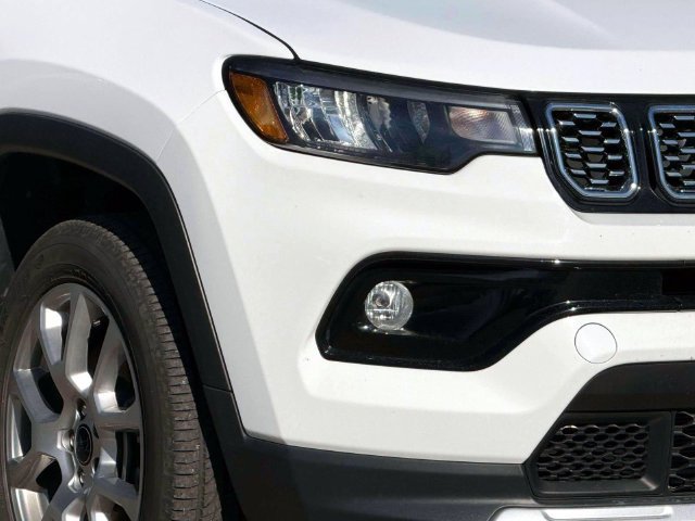 Used 2025 Jeep Compass Limited AWD/4WD image 9