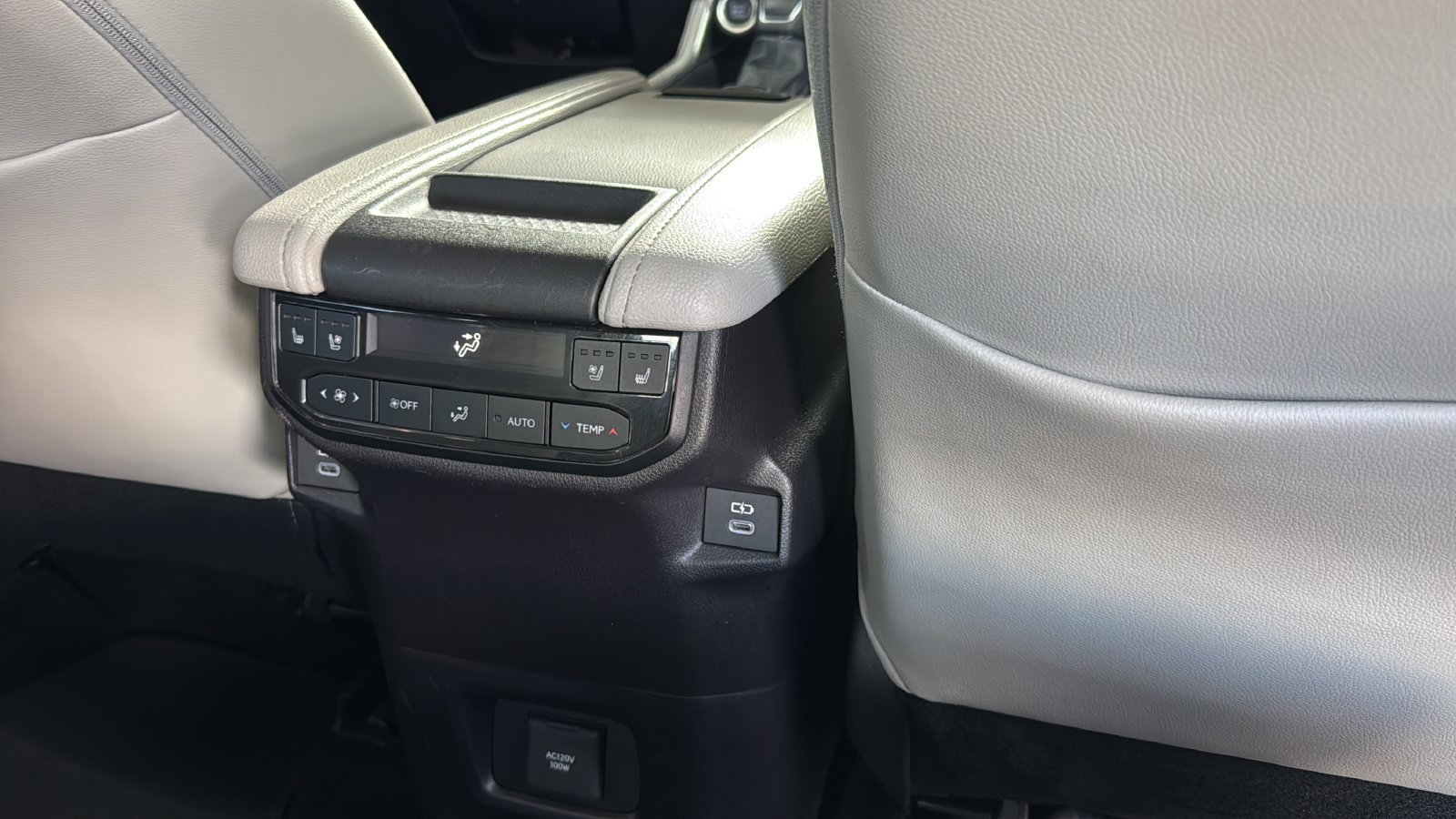 Used 2025 Toyota Grand Highlander AWD image 27